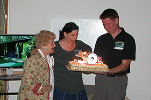 2007 alcoa house birthday cake DSCN0004 300 x 200